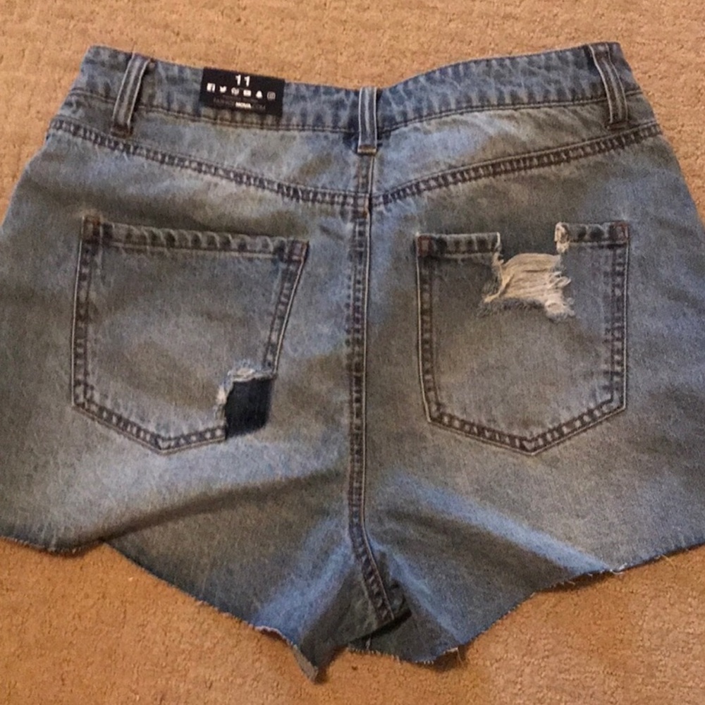 Fashion Nova High Waisted Shorts - Picture 4 of 4